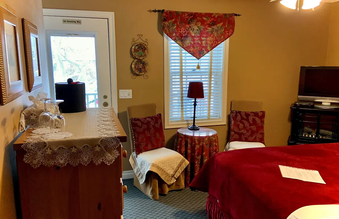 Weatherpine Inn-1